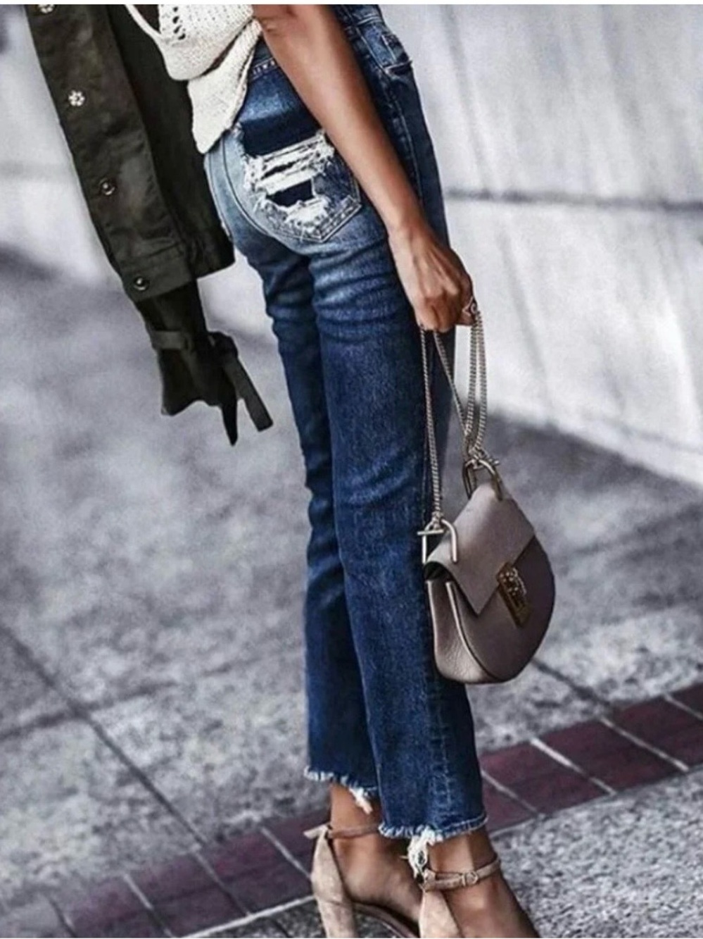 MOTHER denim Swooner crop in Your Treat is Mine wash. Size 25.